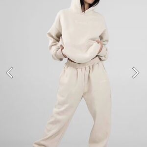 Comfrt Signature Women's Jogger Set